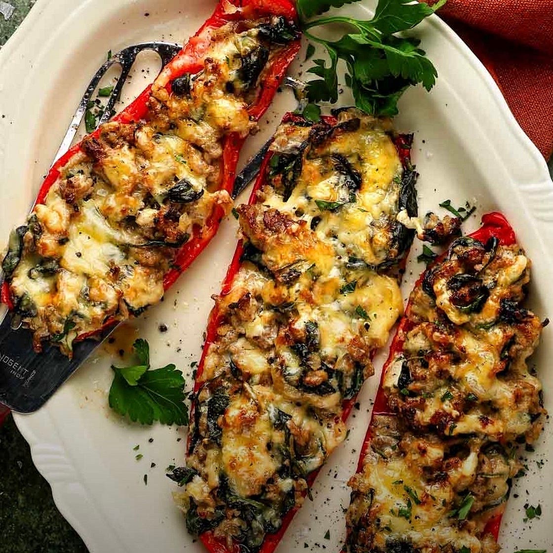 Gefüllte Paprika mit Hack und Spinat