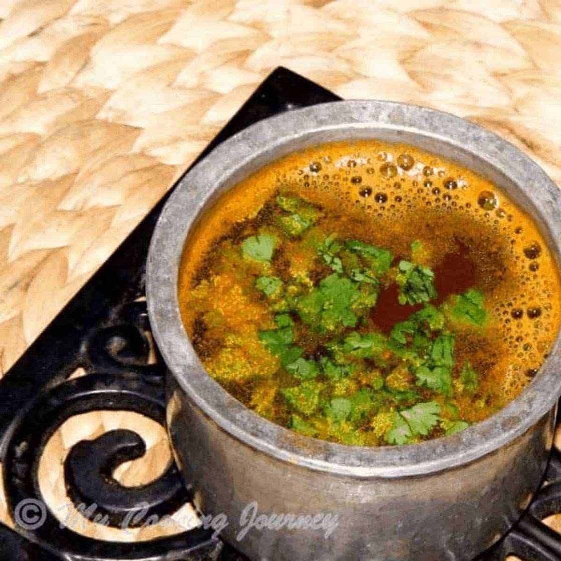 Thakkali Rasam – Tomato Rasam (made in Eeya Sombu)