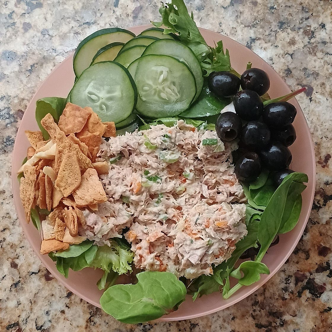 Mediterranean Tuna Lettuce Wraps
