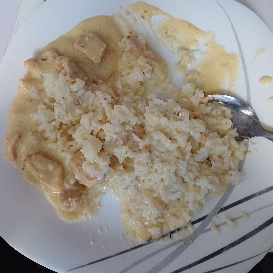 Cremiges Parmesan-Hähnchen mit Reis