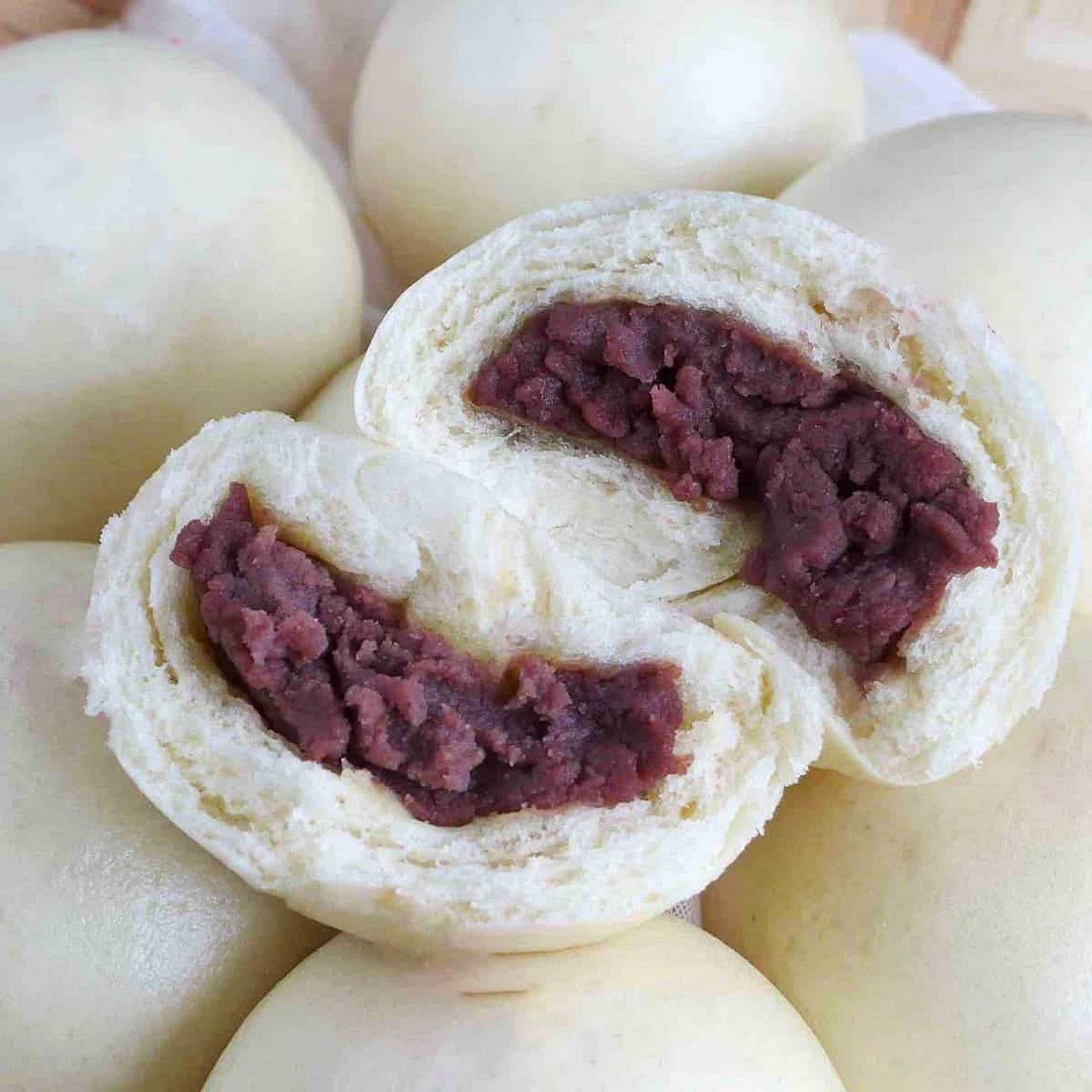 Red Bean Buns (Dou Sha Bao, 豆沙包)