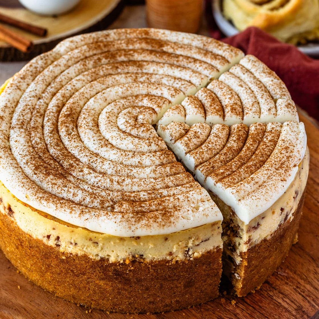 Cinnamon Roll Cheesecake