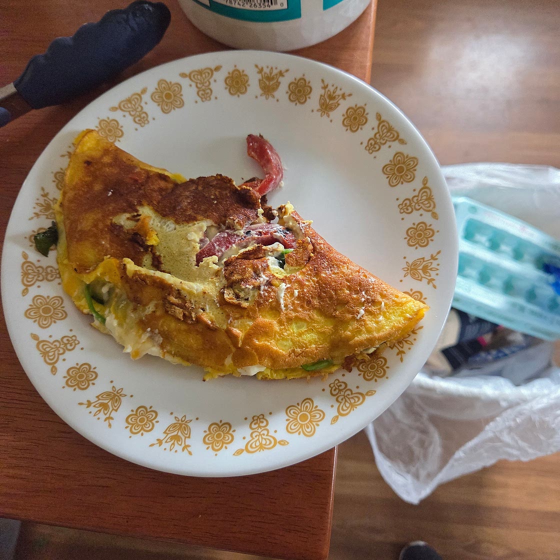 Spinach and roasted pepper omlet