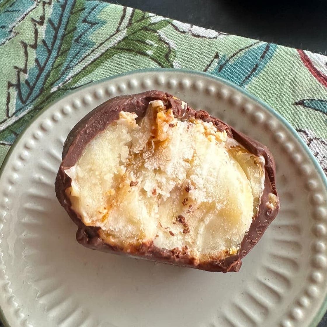 Low FODMAP Frozen Chocolate-Dipped Peanut Butter Banana Bites