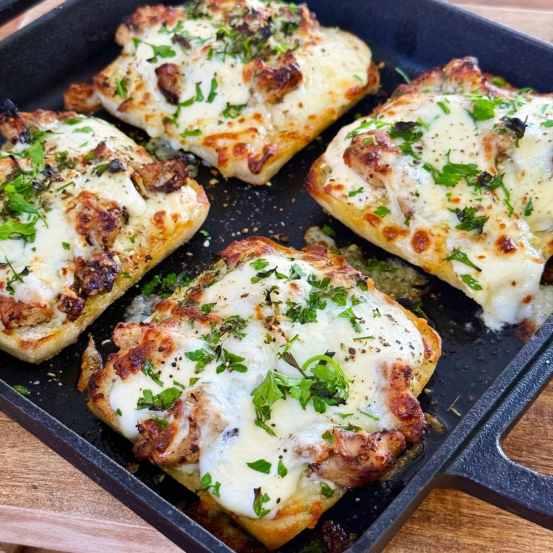 Blackstone Chicken Alfredo Garlic Bread