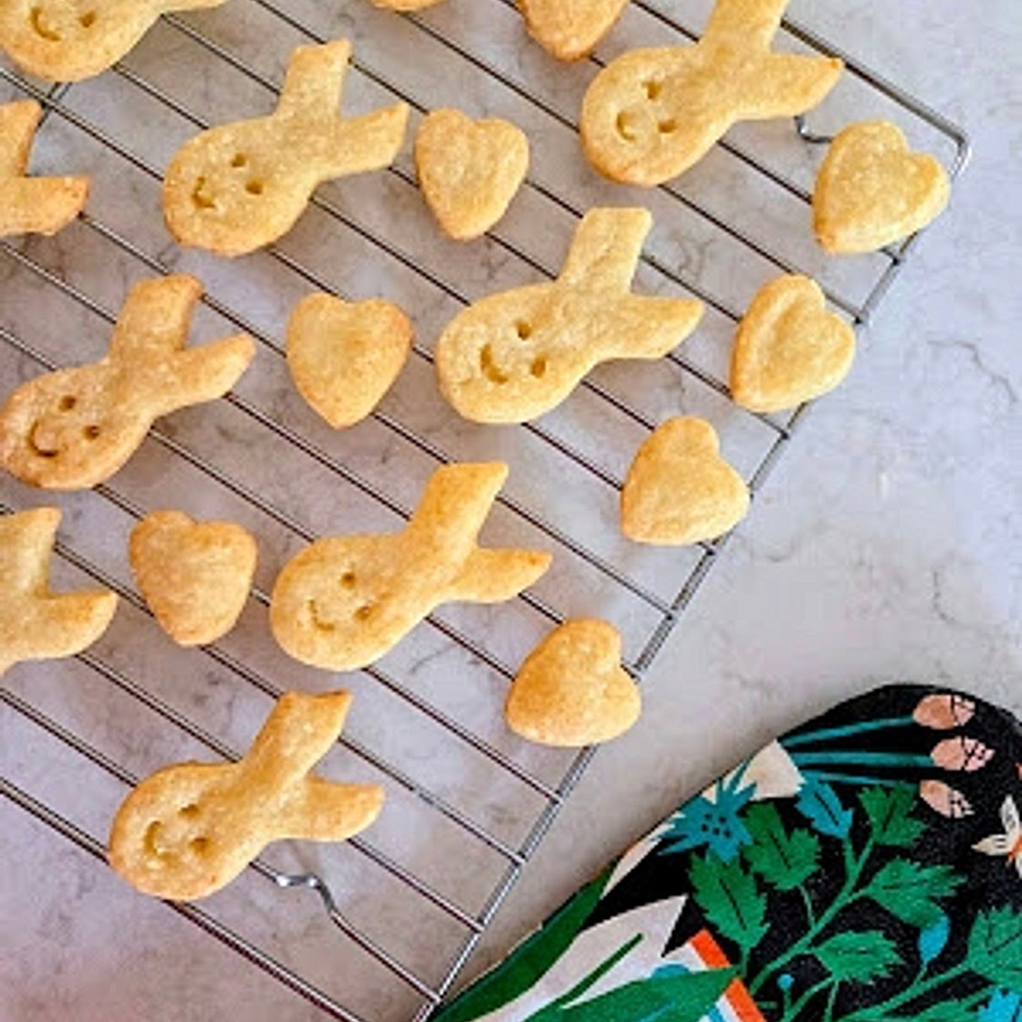 Homemade Flaky Cheese Crackers