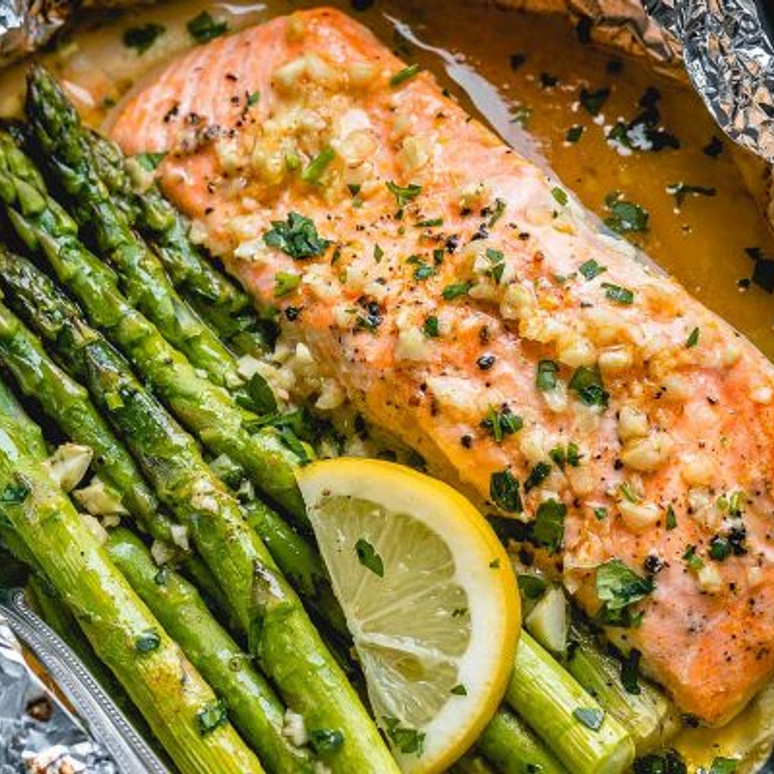 Baked Salmon in Foil with Asparagus and Lemon Garlic Butter Sauce
