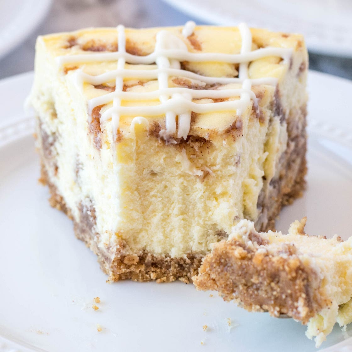 Cinnamon Roll Cheesecake