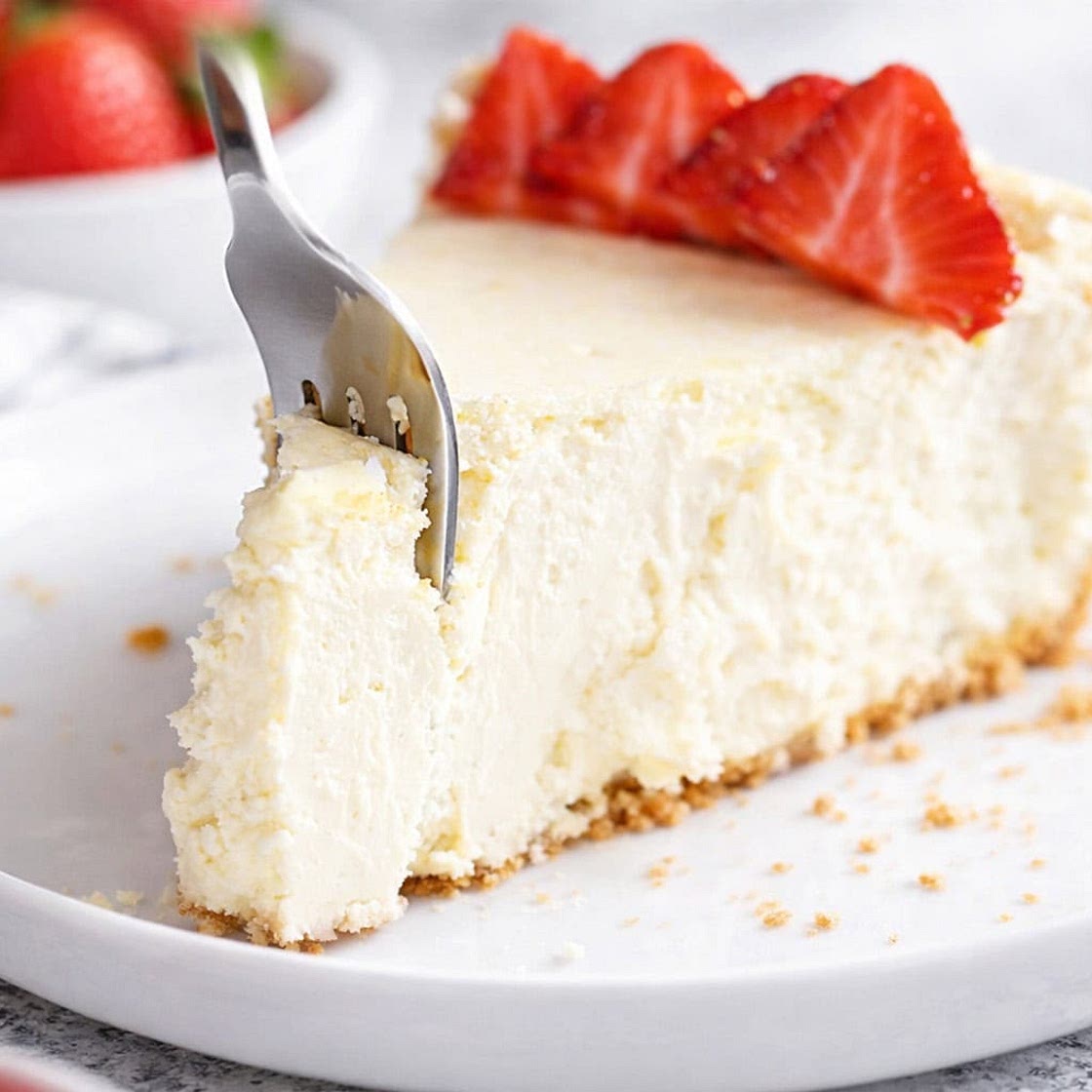 Keto Cheesecake (Creamy, No Cracks, Easy Recipe)