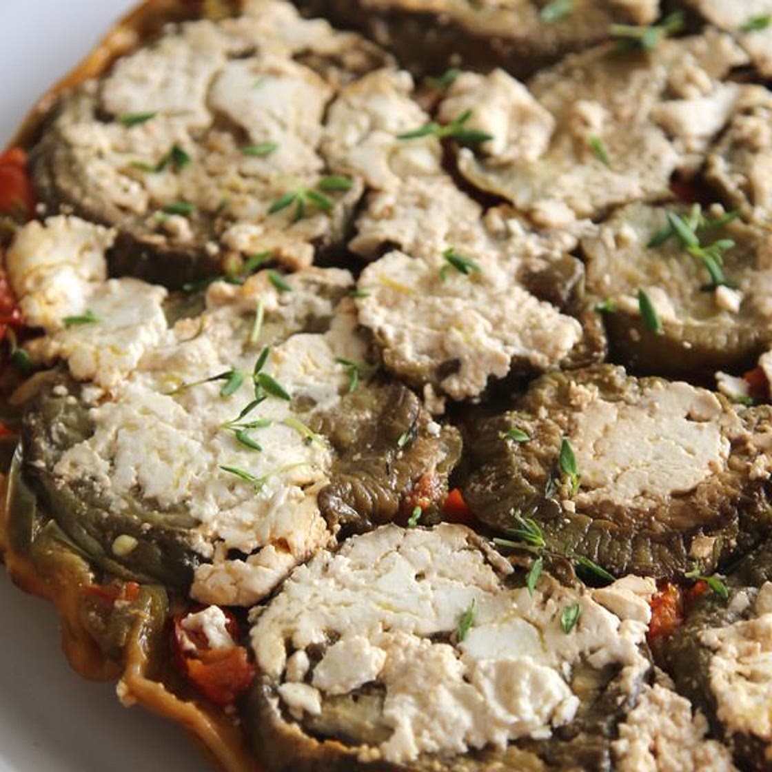 Tatin d'aubergines et de poivrons au chèvre frais