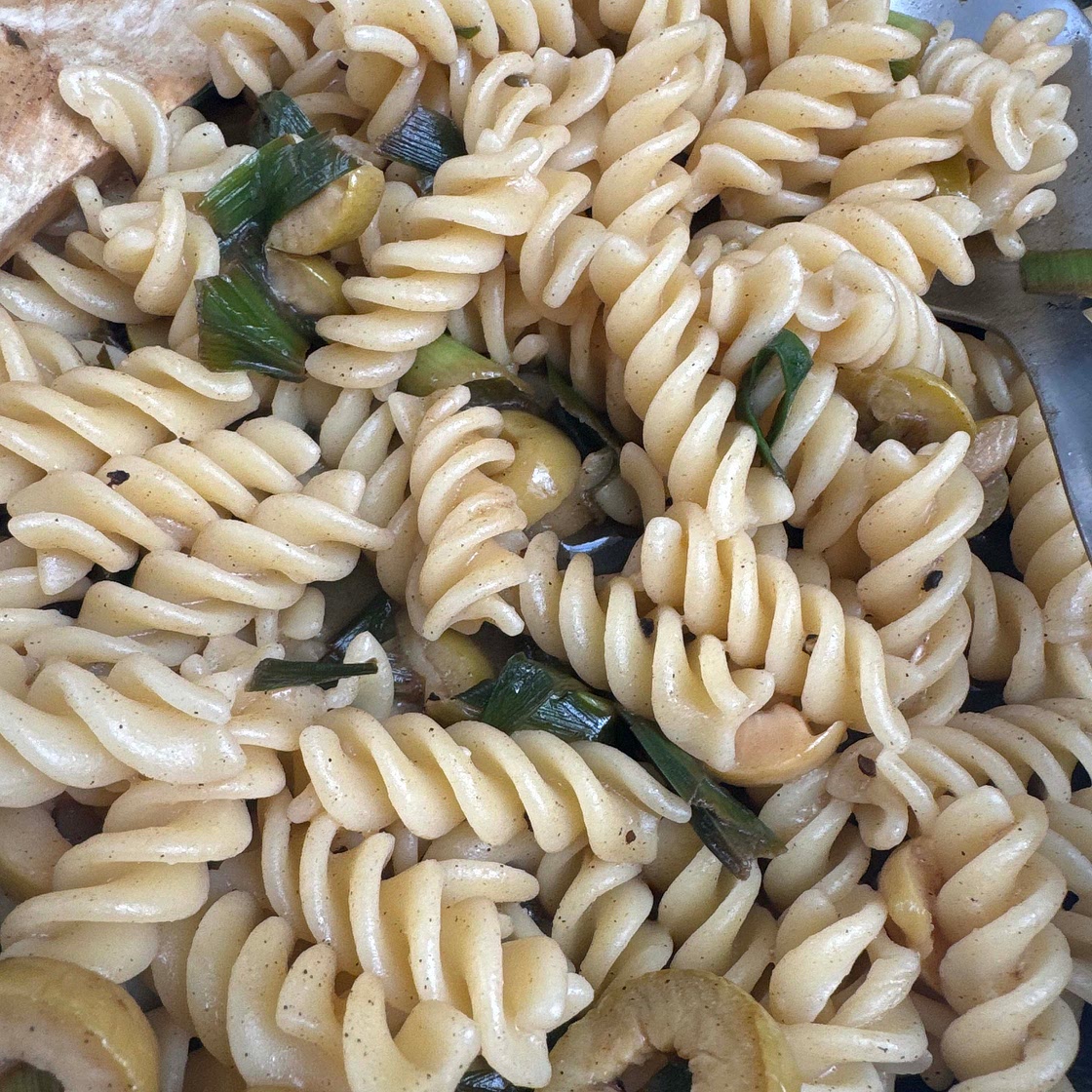 Leek and olive pasta 
