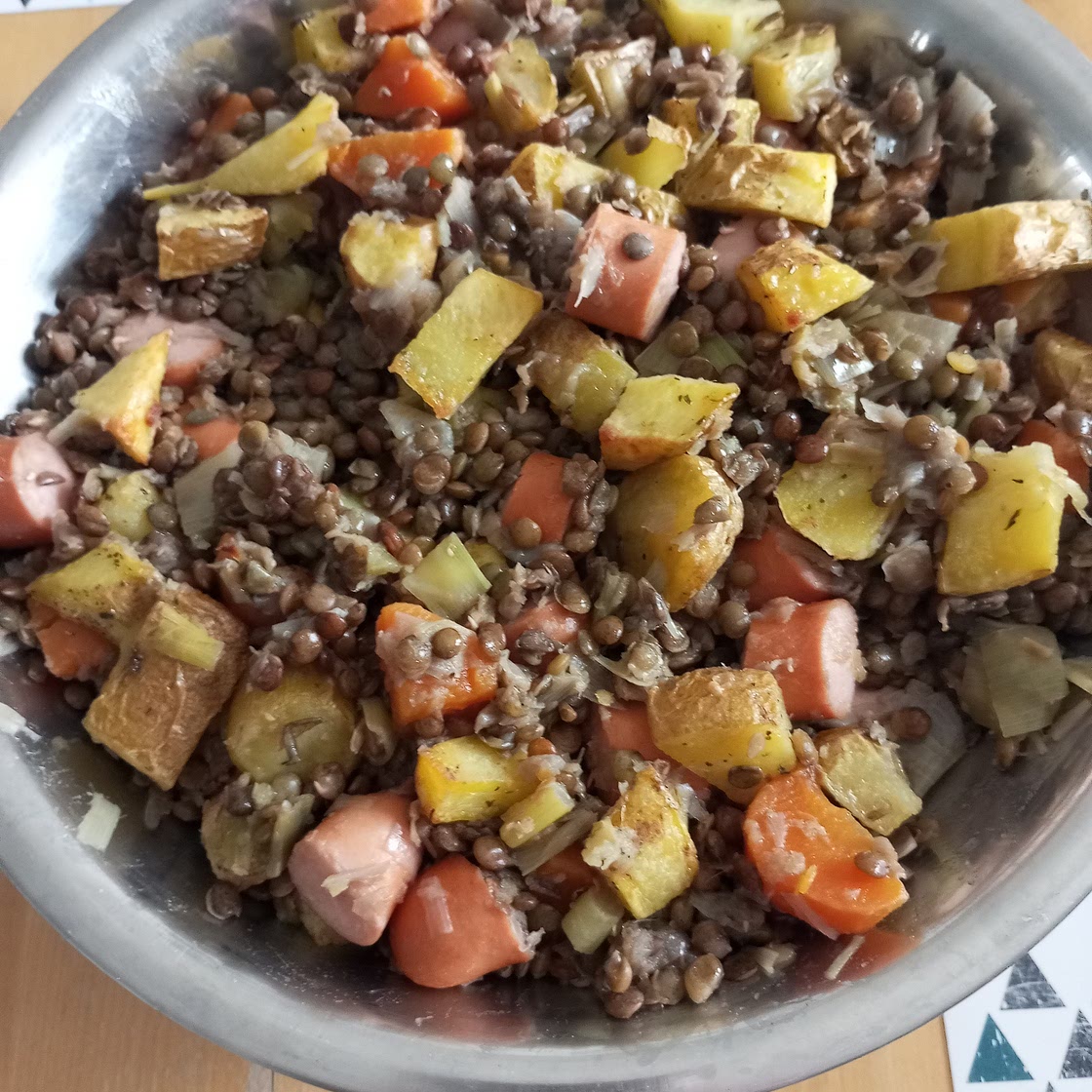 Salade de pommes de terre, lentilles et poisson