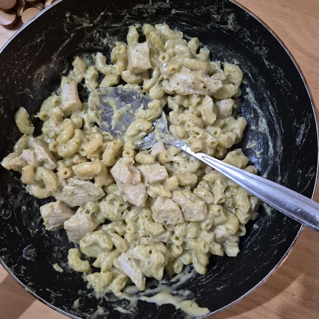 One Pot Creamy Pesto Chicken Pasta