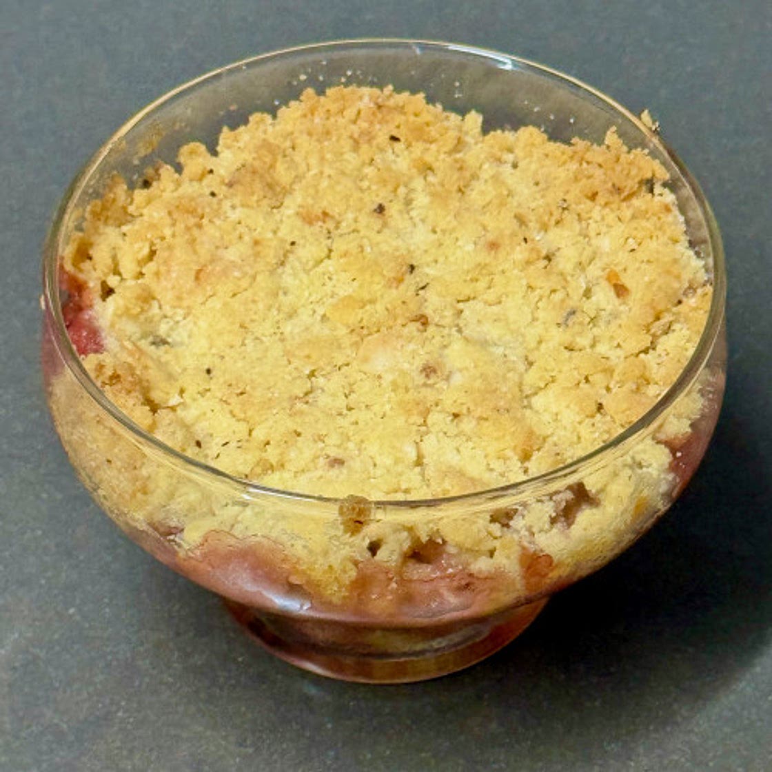 Spring crumble with rhubarb, strawberries and asparagus