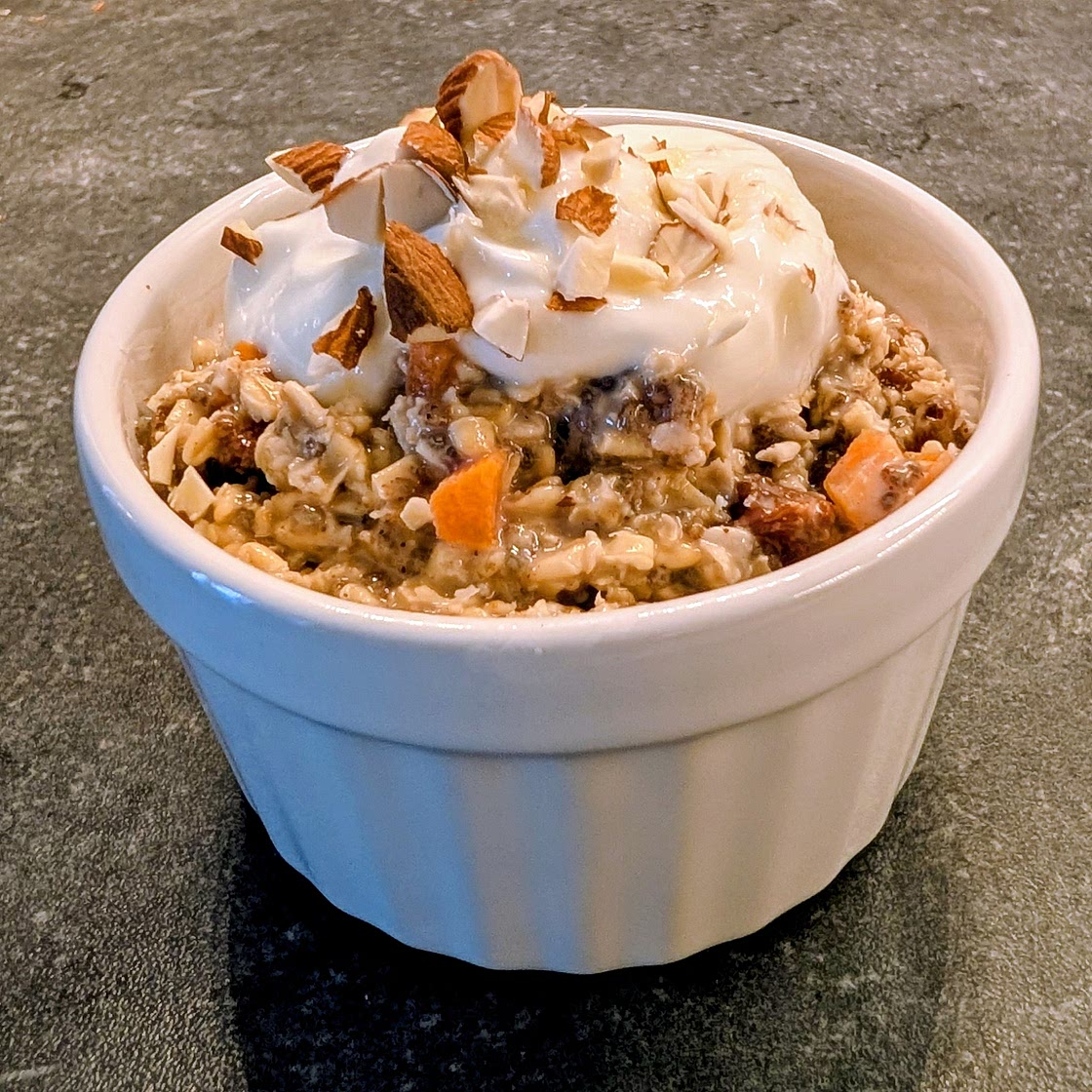 Carrot cake flavour overnight oats