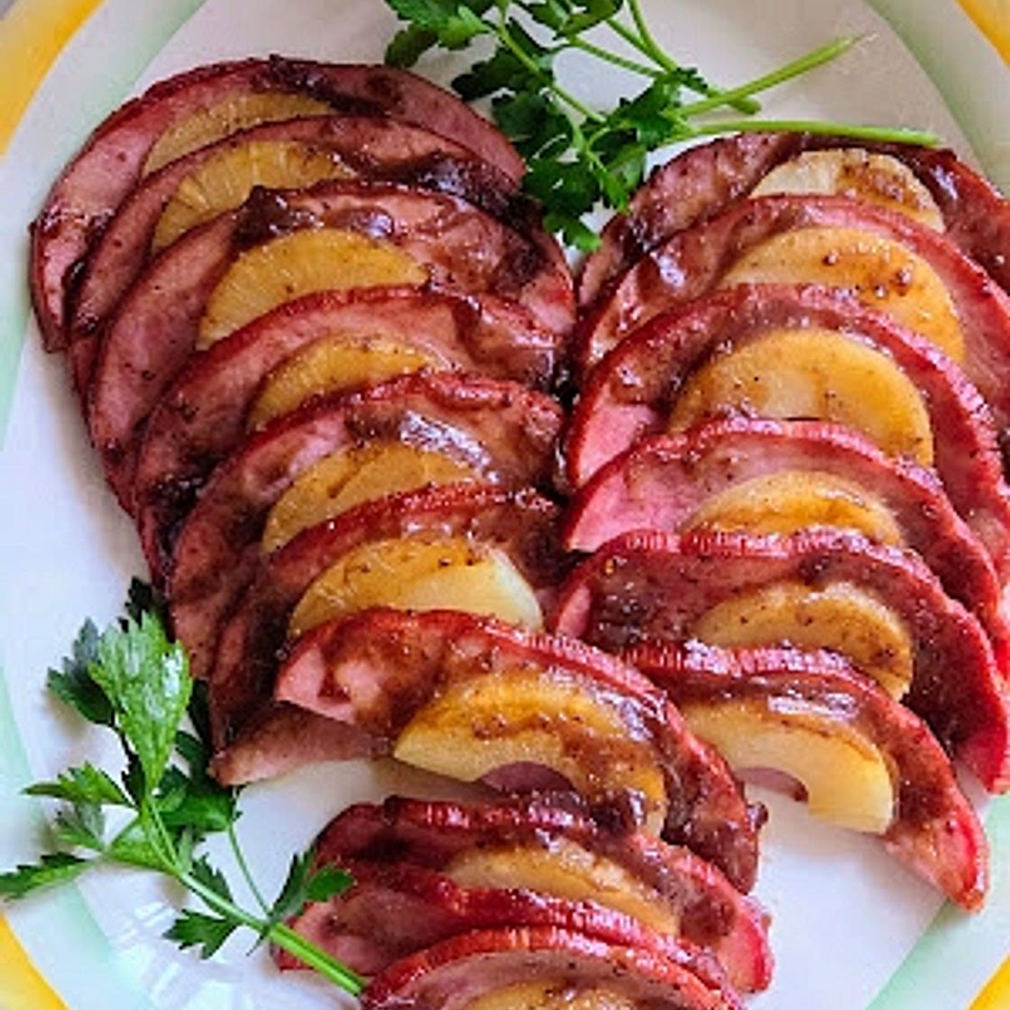 Sliced Glazed Ham with Pineapple