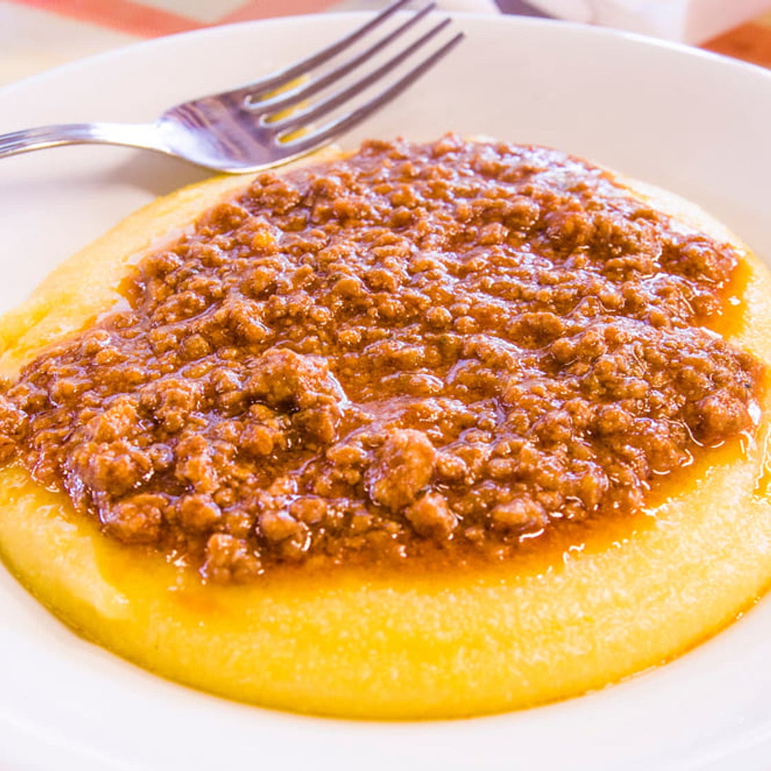 Angu de fubá com queijo mussarela