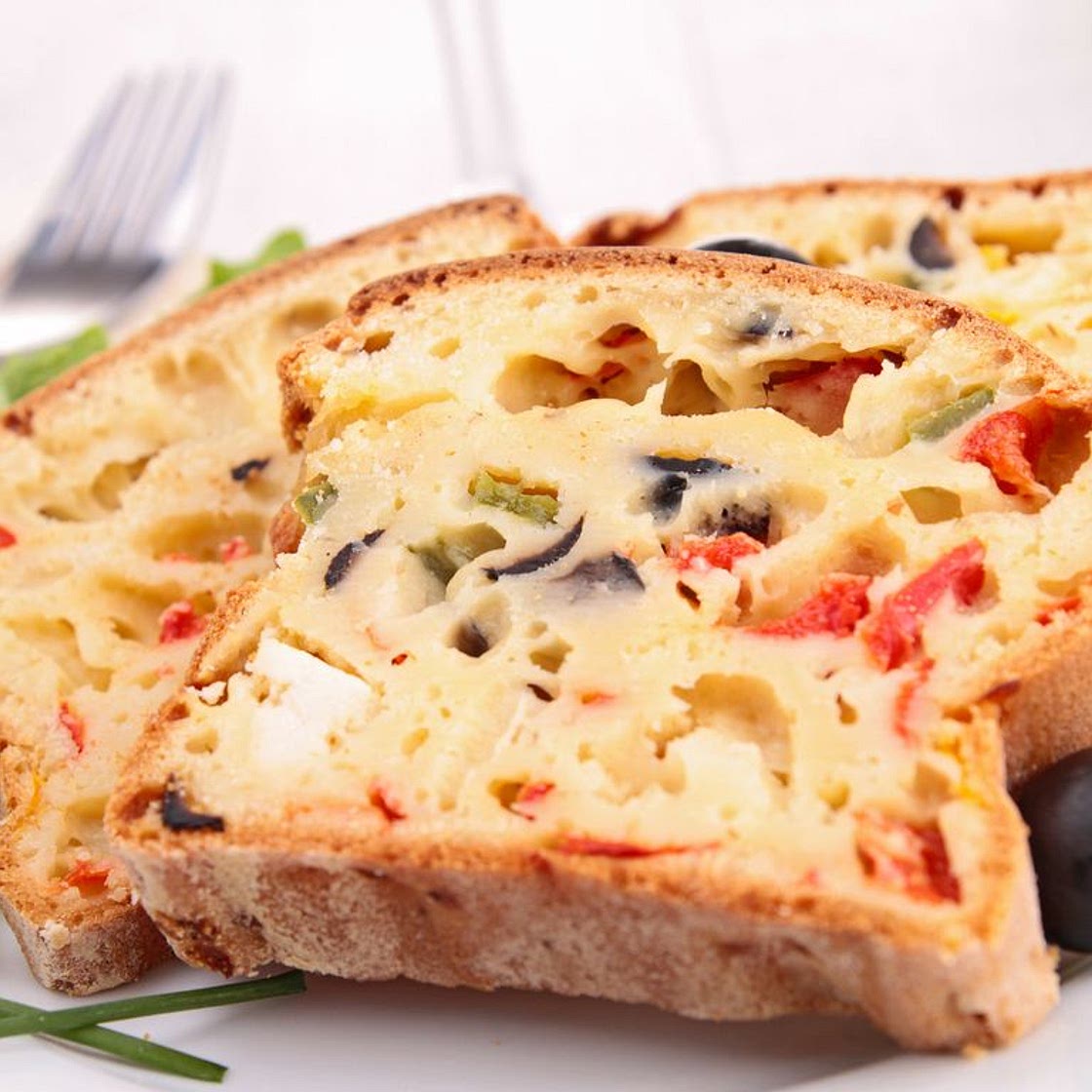 Cake chèvre, tomates séchées et basilic