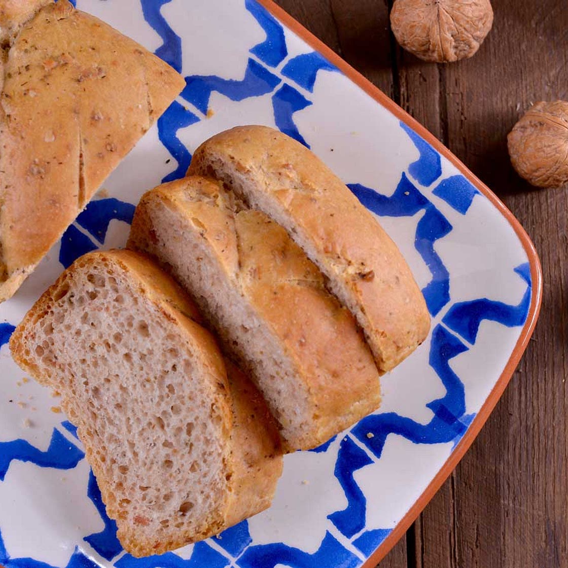 Pan de beicon, nueces y aceitunas
