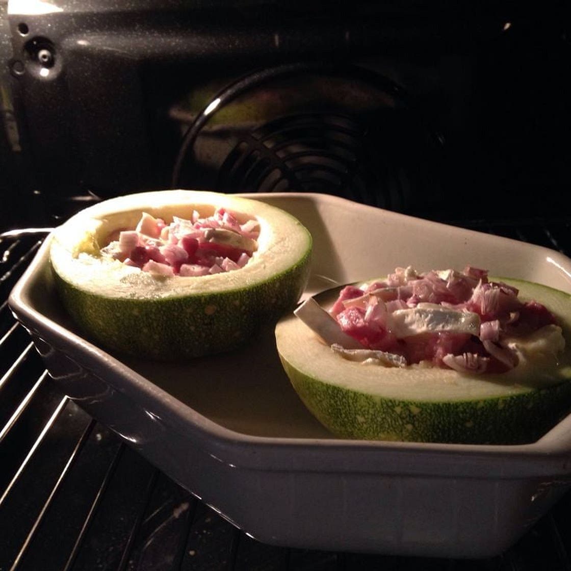 Courgette farcie aux fromages et lardons
