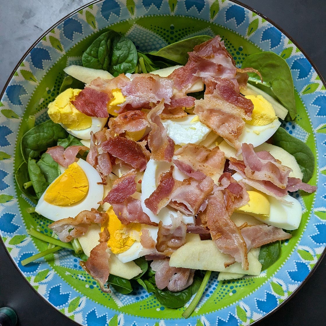 INSALATA ALLA LIONESE DI UOVA E PANCETTA