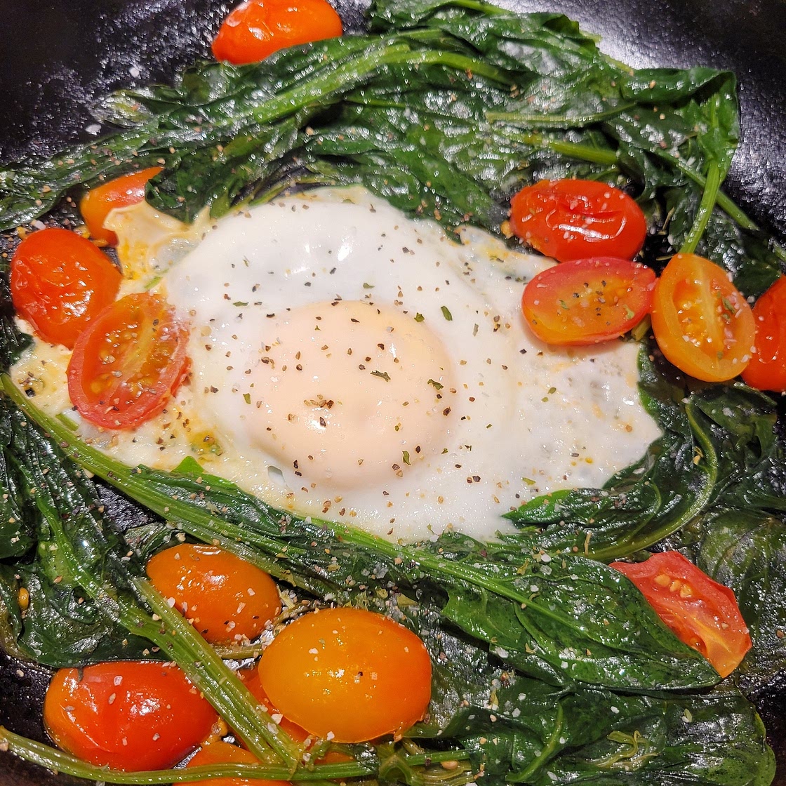 Spinach and tomato shakshuka (low sodium low carb)