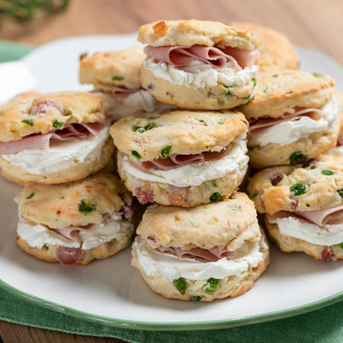 Scones salati ai piselli e pancetta