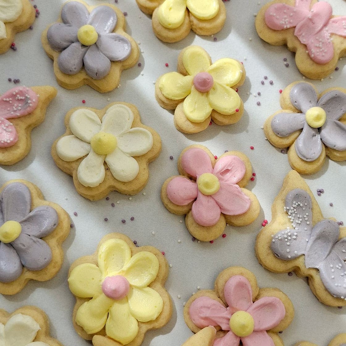 Cute Frosted Flower Sugar Cookies