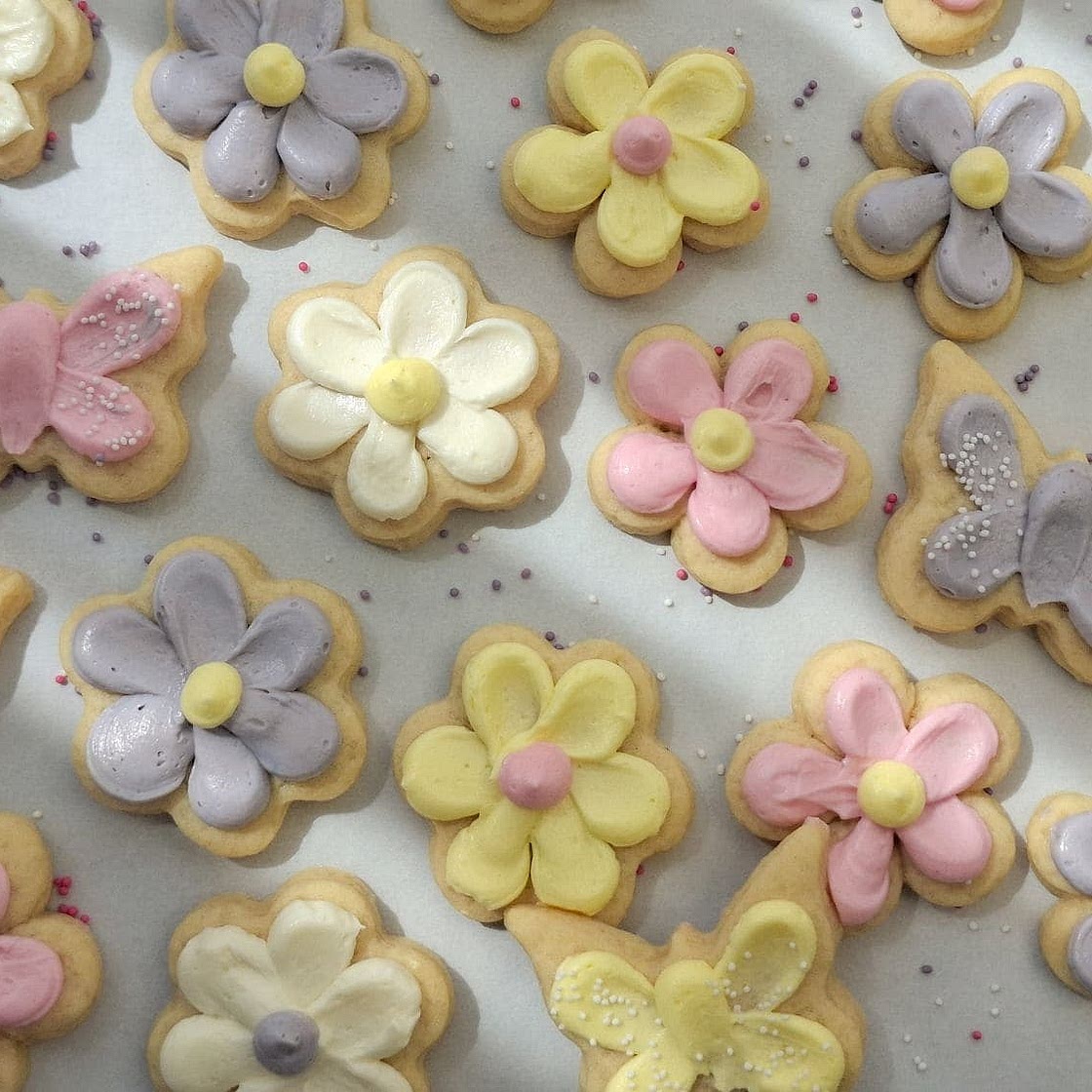 Cute Frosted Flower Sugar Cookies