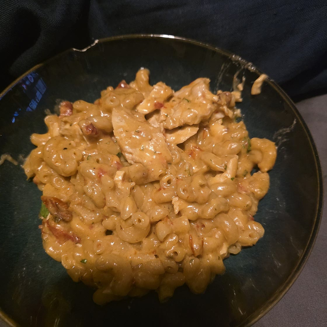 Tuscan Chicken Mac And Cheese (ONE POT, STOVE TOP)
