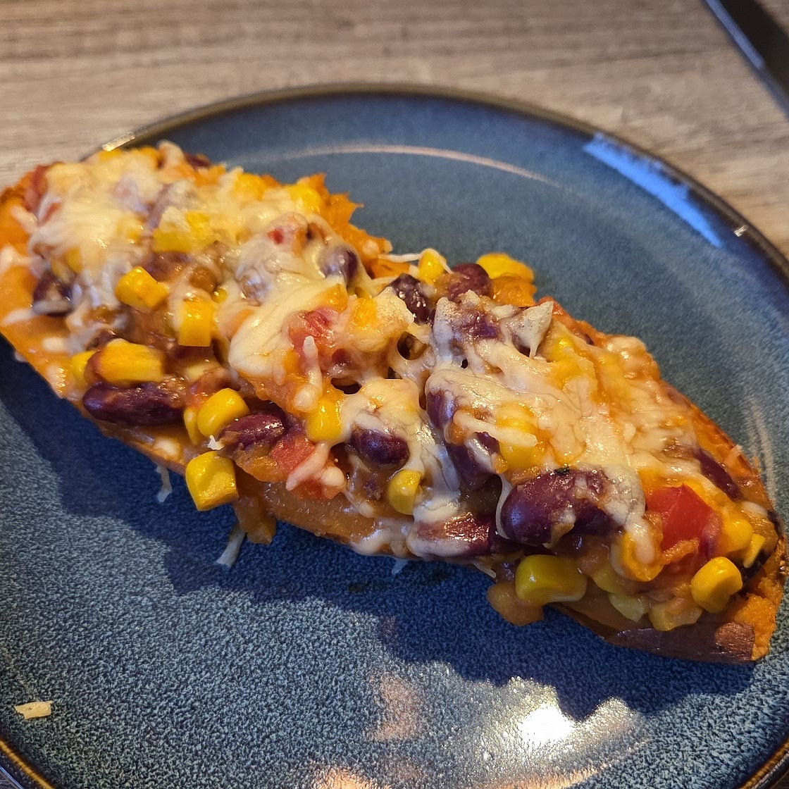 Mexikanisch gefüllte Süßkartoffeln