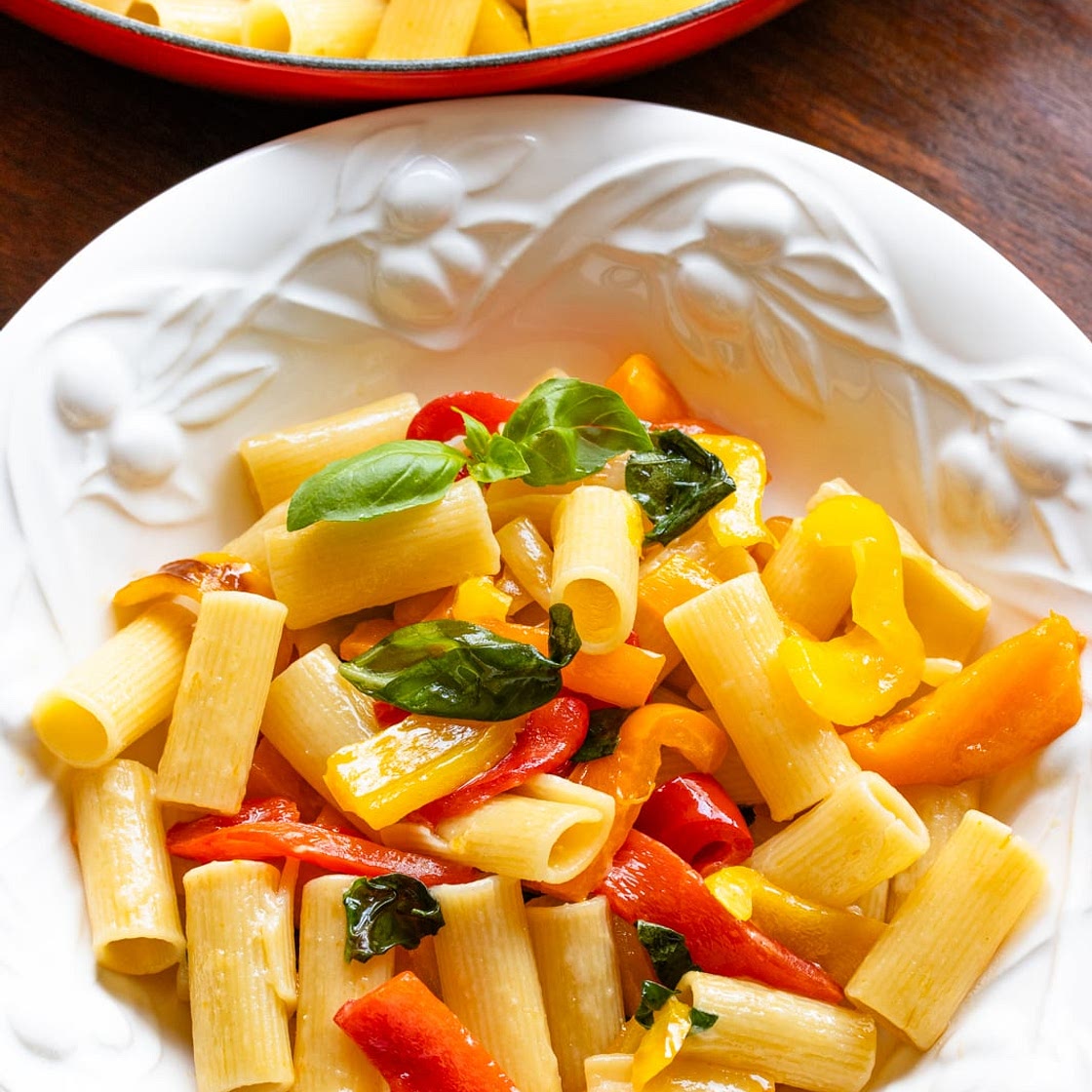 Roasted Bell Pepper Sauce With Garlic, Basil, and Pasta