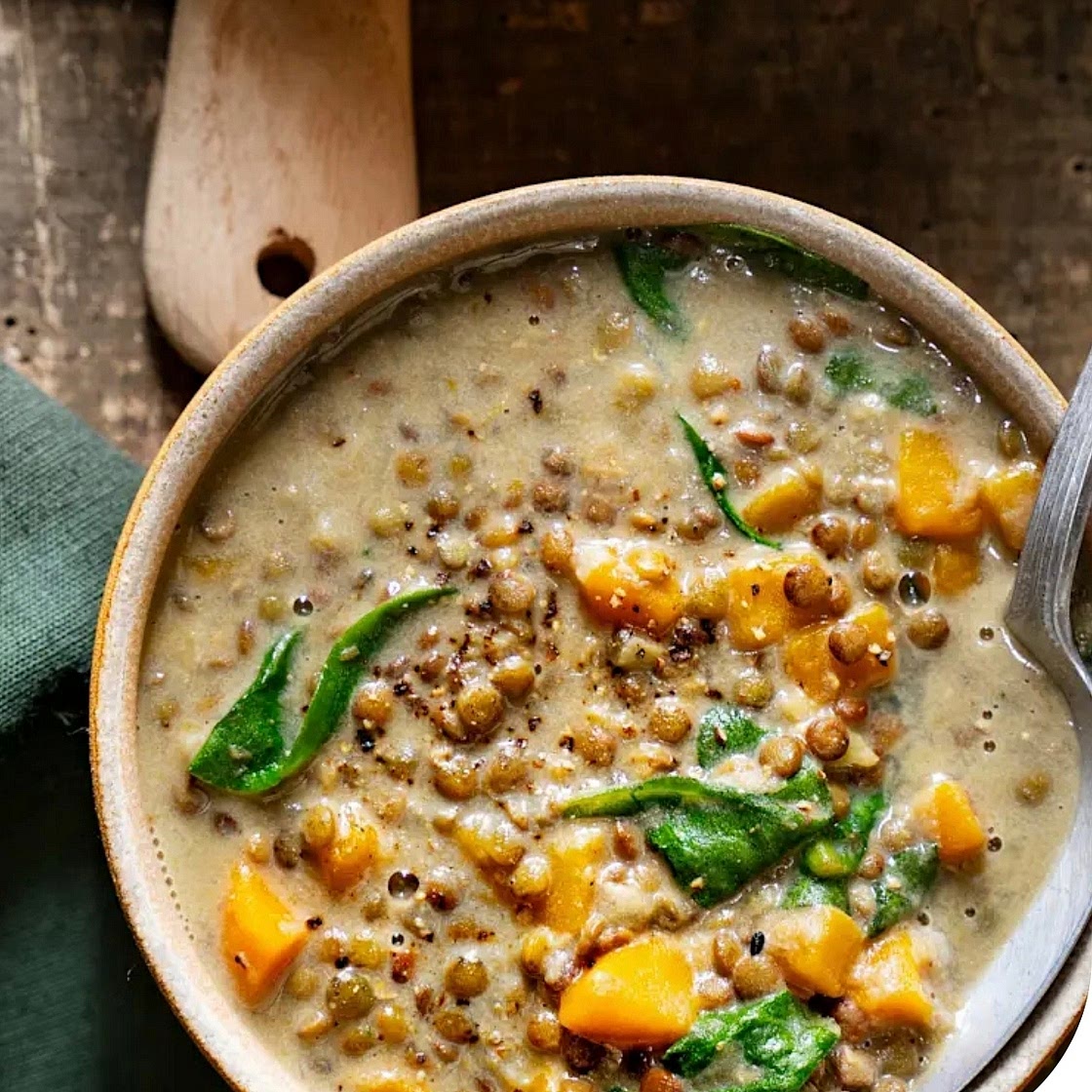 Dahl de lentilles vertes au lait de coco, carottes & épinards