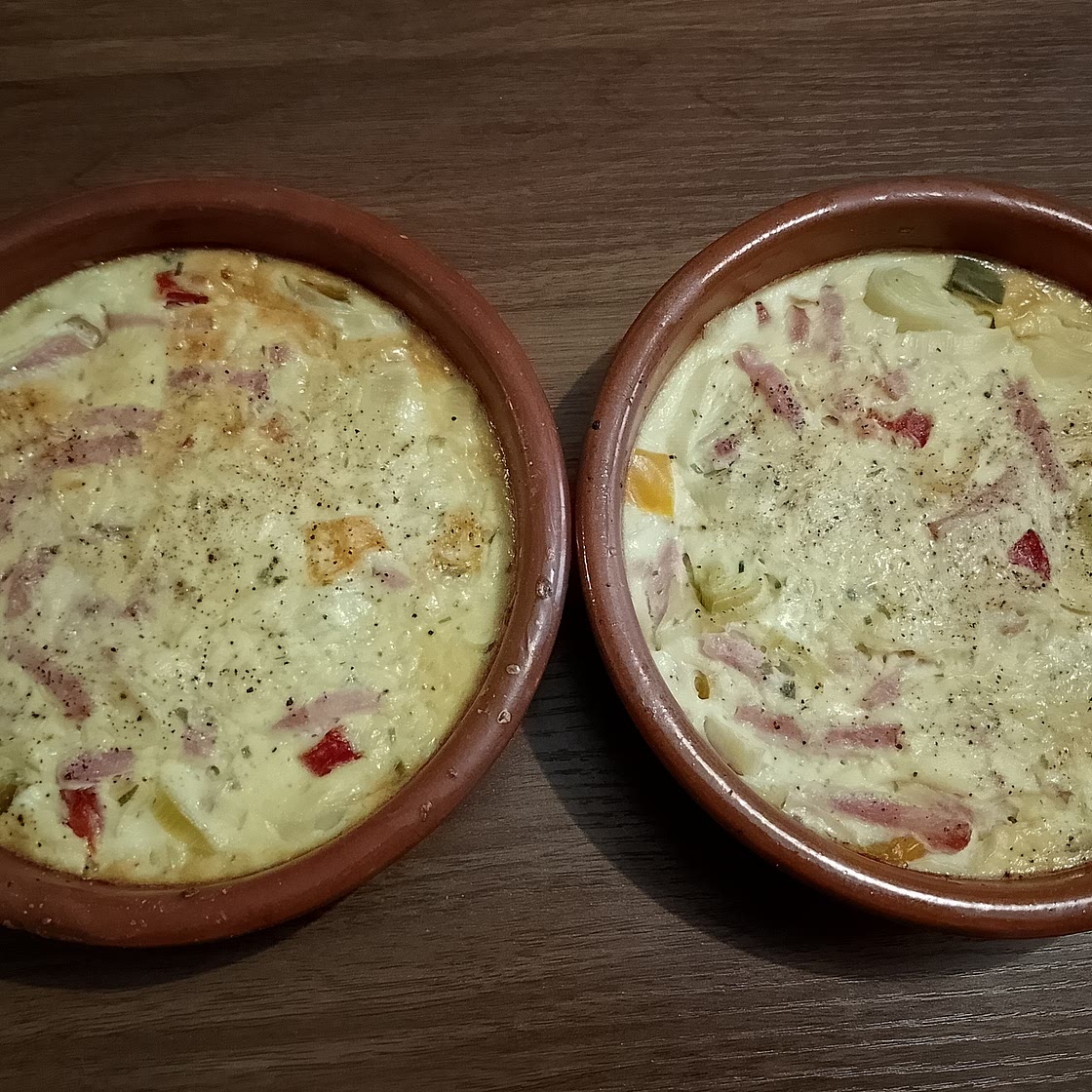 Quiche sans pâte au poireaux, poivrons et bacon