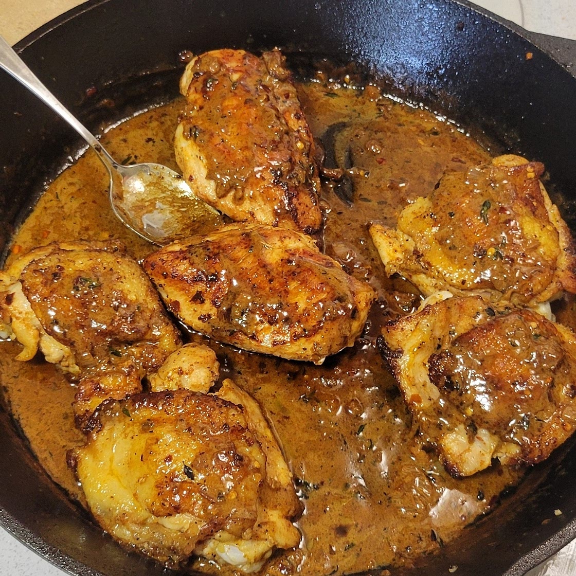Easy Skillet Chicken Thighs