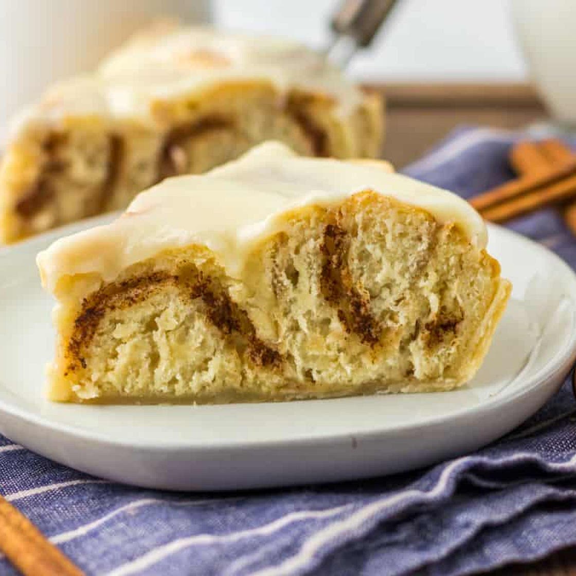 Cinnamon Roll Pie
