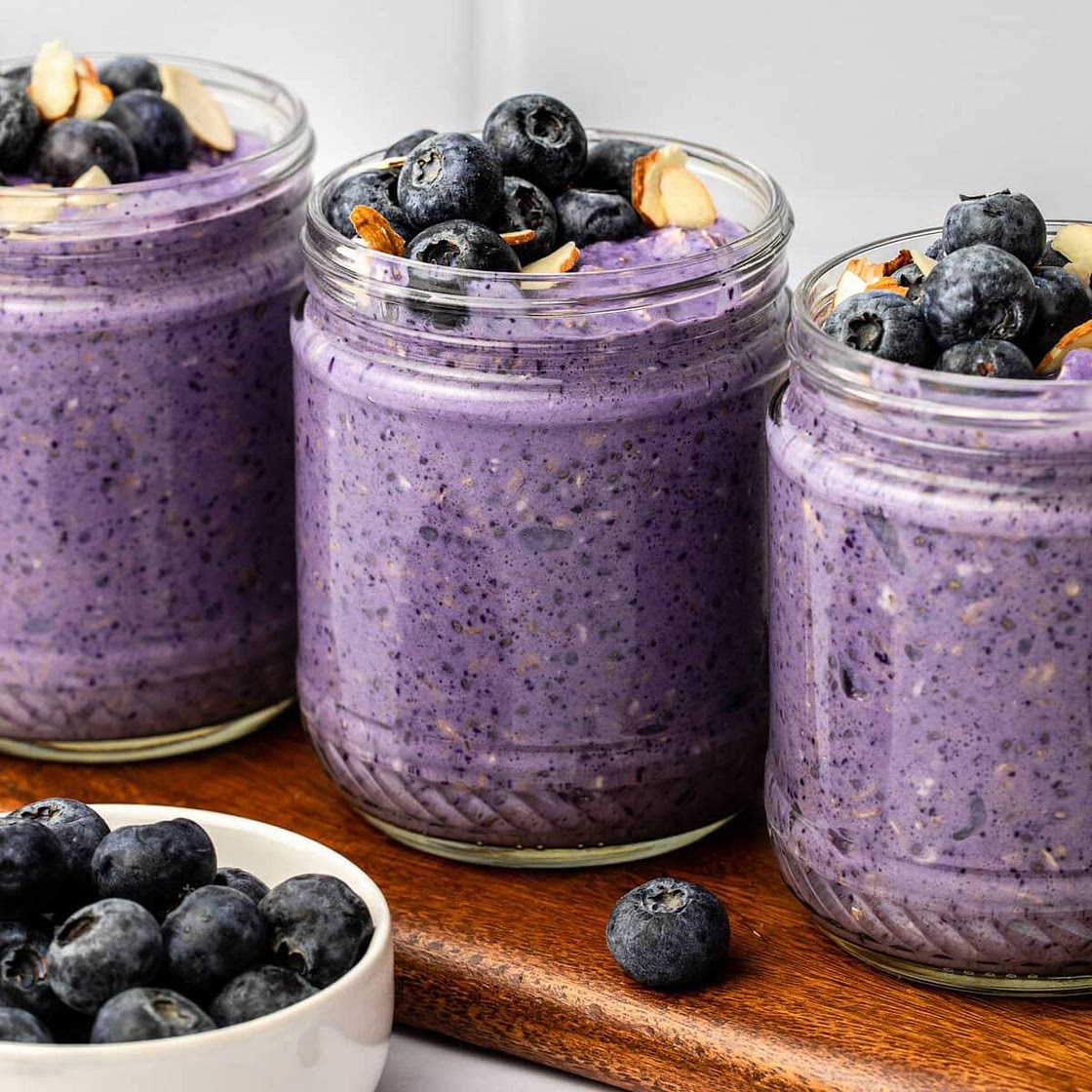 Blueberry Overnight Oatmeal with Chia Seeds