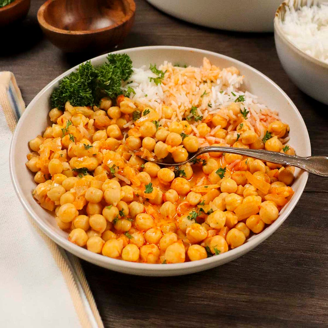 Creamy Harissa Chickpeas (Vegan, 20-Minute Dinner)