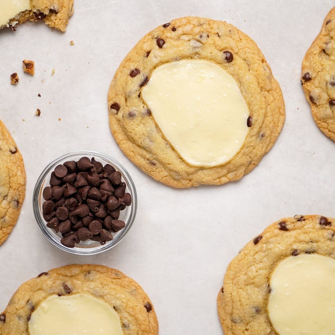 D'licious Chocolate Chip Cheesecake Cookies