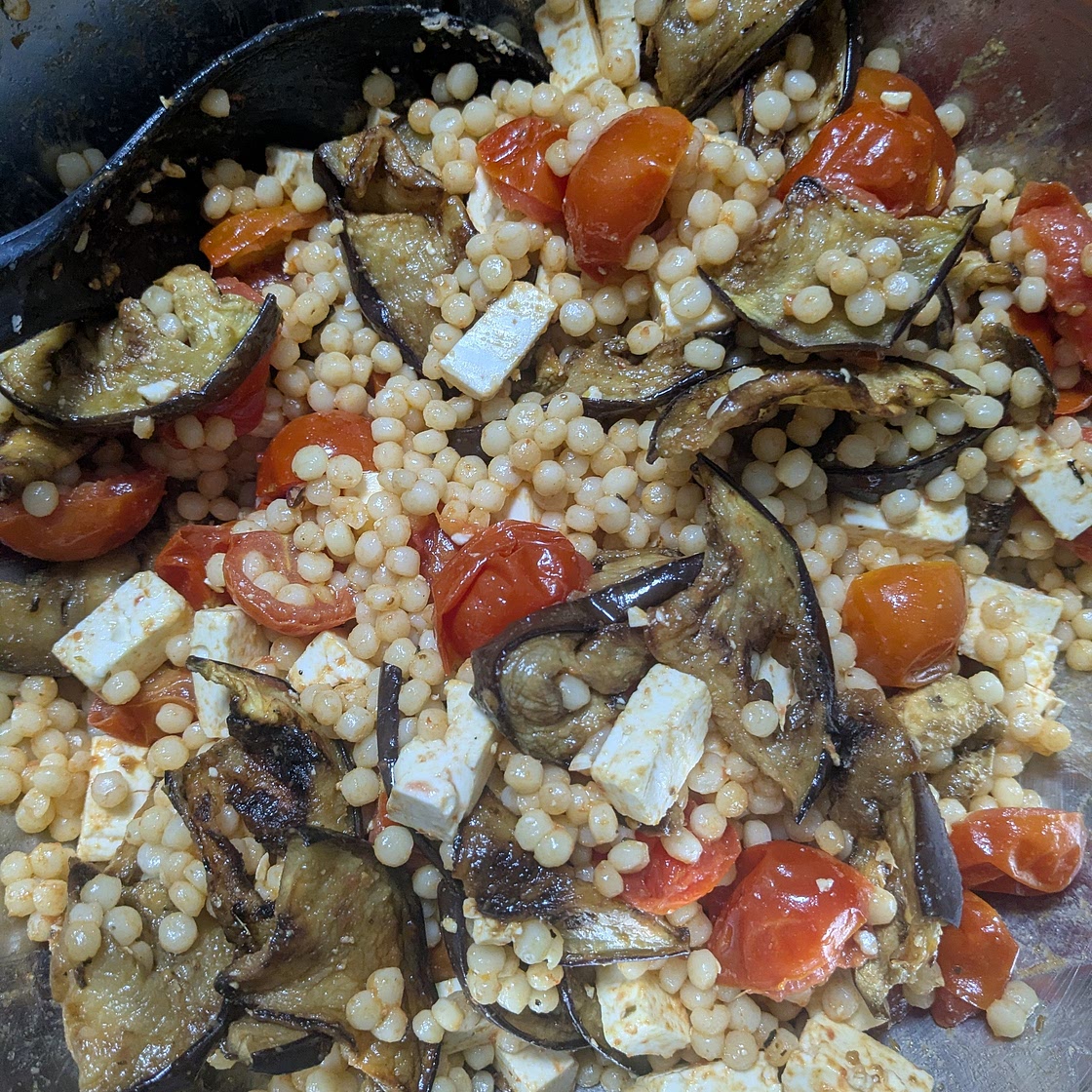 BOWL DI COUSCOUS, MELANZANE E FETA
