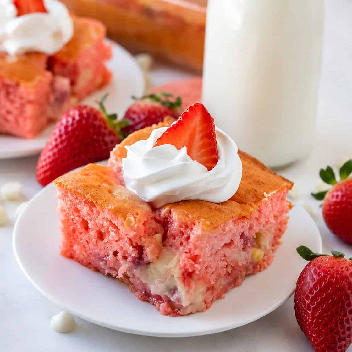 Easy Strawberry Earthquake Cake Recipe (Strawberry Cheesecake Cake)