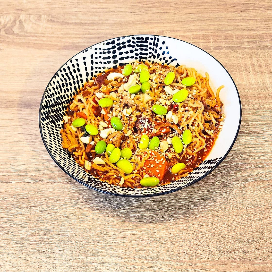 Nouilles au poulet, fèves de soja & pak-choï