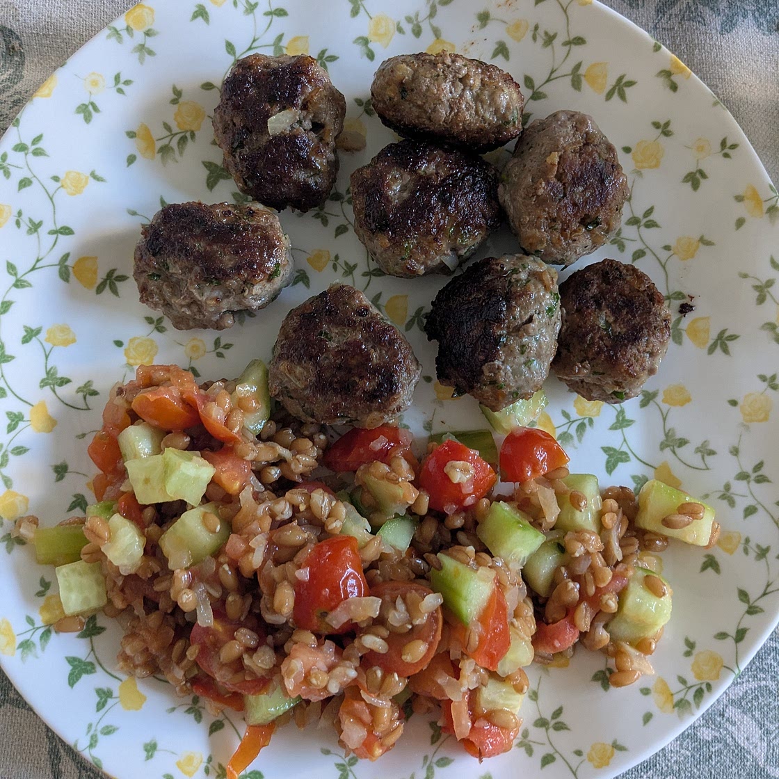 KOFTA DI MANZO E MAIALE CON FARRO E POMODORINI