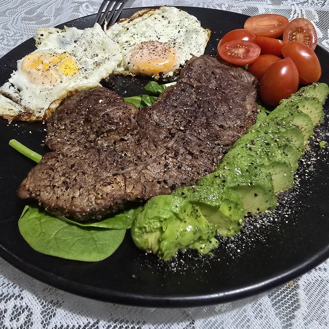 Costilla norteña y huevo estrellado