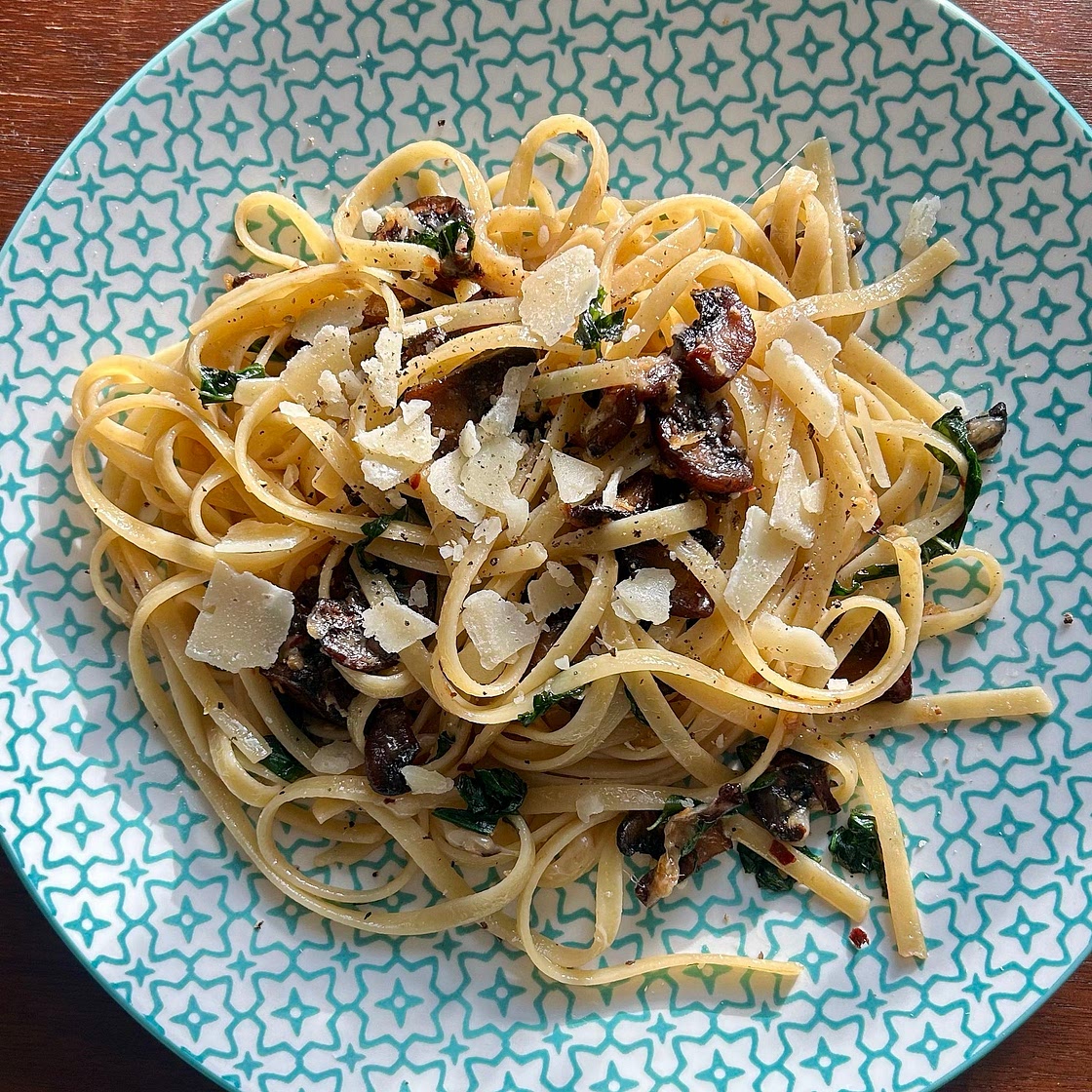 Linguine with garlic mushrooms and sage