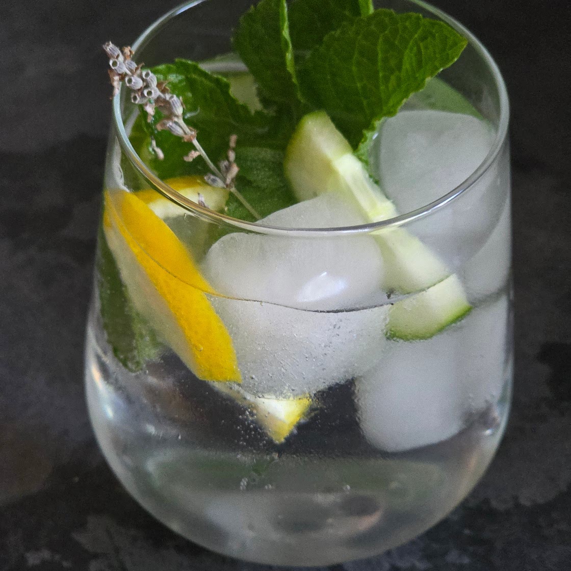 Tonic & lemonade cooler drink (gin optional)
