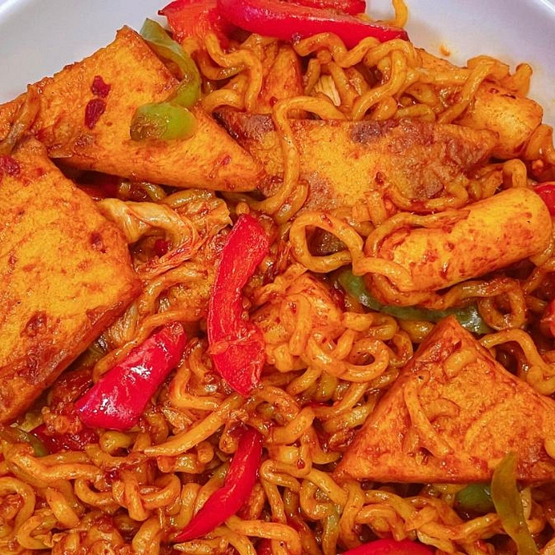 Spicy Stir-Fried Ramyeon and Rice Cakes with Double Peppers