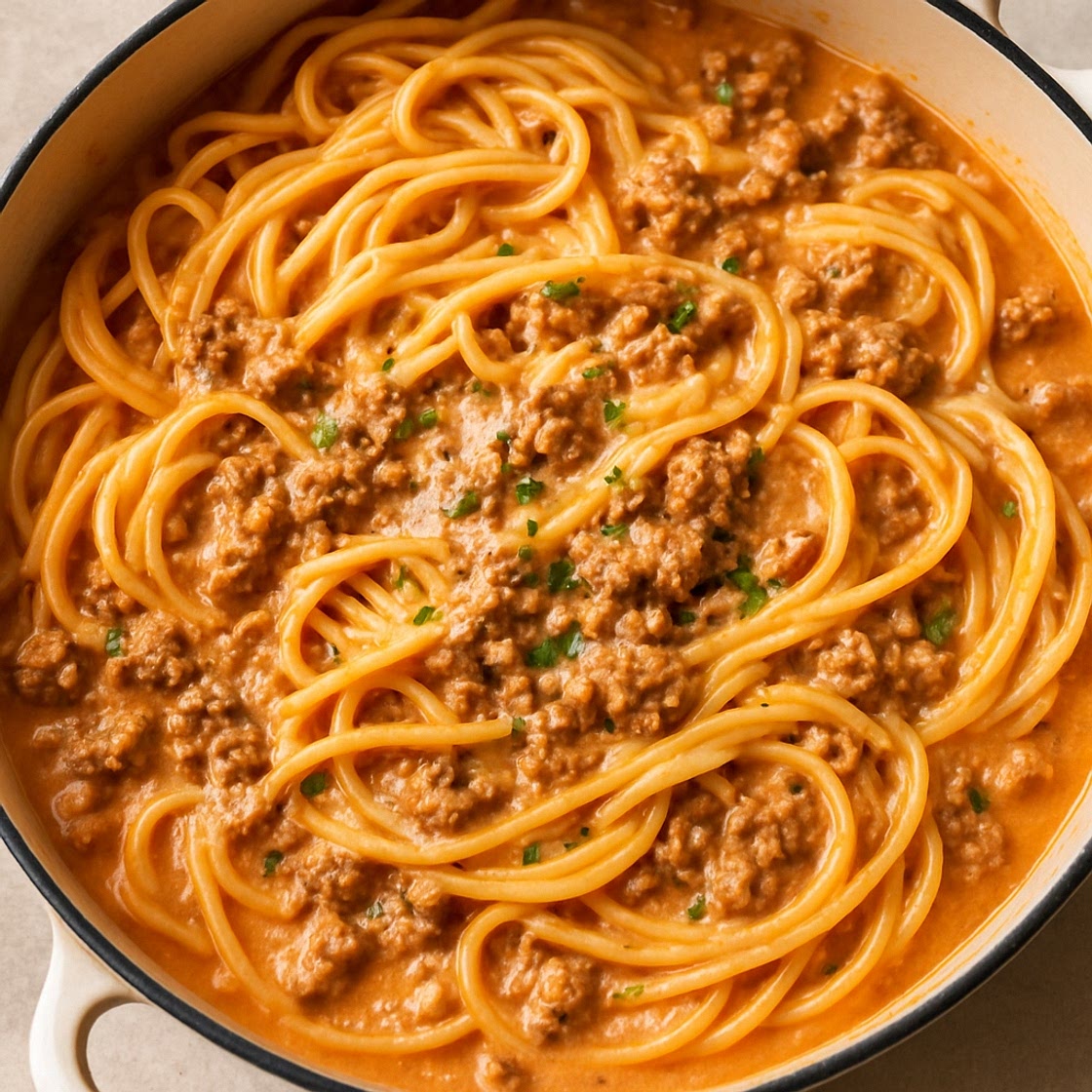 One-Pot-Pasta mit cremiger Hackfleischsauce
