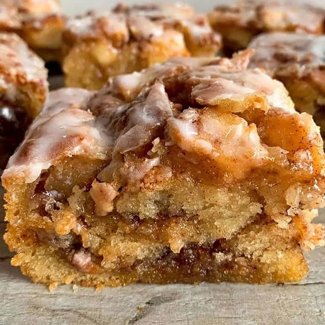 Cinnamon Apple Cake