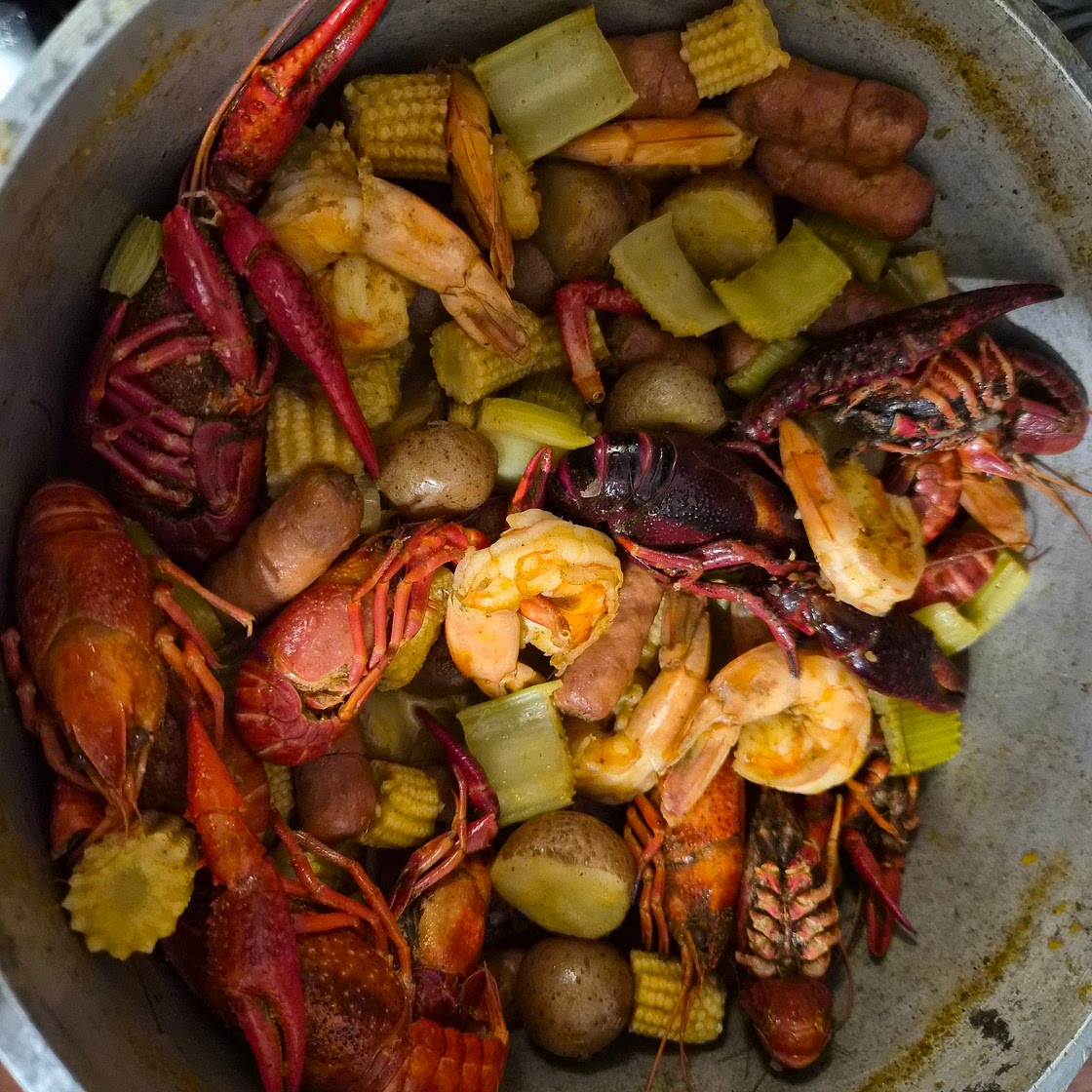 Creamy mini seafood boil.